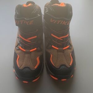 (1893) VITIKE Boys Snow Boots Hiking Shoes With Ice Cleat NWT